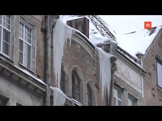 responsibility for cleaning roofs from snow and ice is borne by the criminal code and hoa